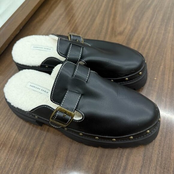 American Eagle Black Sherpa Lined Studded Clogs - Picture 4 of 8